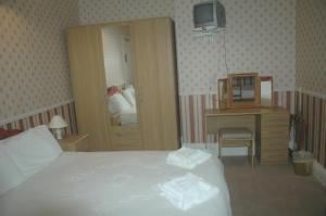 The Bedrooms at Somerton Lodge Hotel