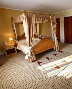 The Bedrooms at Thomas Arms Hotel