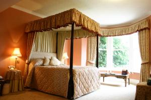 The Bedrooms at Glen-Yr-Afon House Hotel