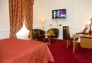 The Bedrooms at Grand St Leger Hotel