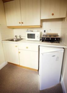 The Bedrooms at Belmore Court and Motel