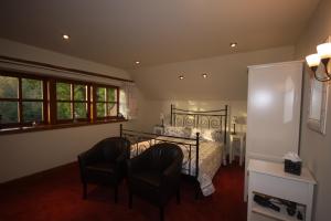 The Bedrooms at Oak Tree Inn