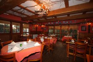 The Bedrooms at Oak Tree Inn