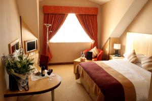 The Bedrooms at La Mon Hotel and Country Club
