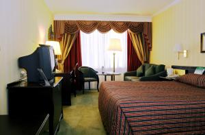 The Bedrooms at Holiday Inn London Mayfair