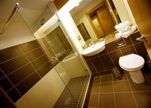 The Bedrooms at Belmore Court and Motel