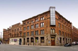 The Bedrooms at Premier Inn Manchester City Centre (Portland Street)