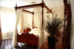 The Bedrooms at Drummond Hotel