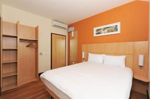 The Bedrooms at ibis Belfast City Centre