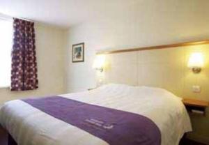 The Bedrooms at Premier Inn Manchester City Centre (Portland Street)