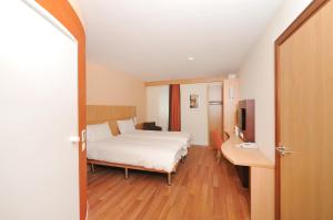 The Bedrooms at ibis Belfast City Centre