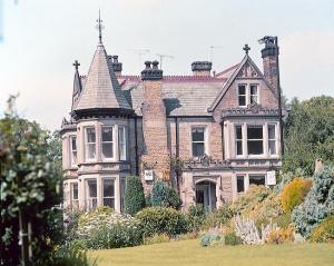 The Bedrooms at Ascot House Hotel