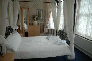 The Bedrooms at Somerton Lodge Hotel