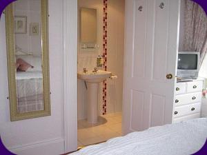 The Bedrooms at Hebron House Bed and Breakfast