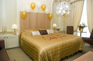 The Bedrooms at Grand St Leger Hotel