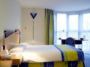 The Bedrooms at Express By Holiday Inn London City