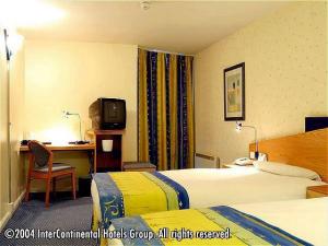 The Bedrooms at Express By Holiday Inn London City