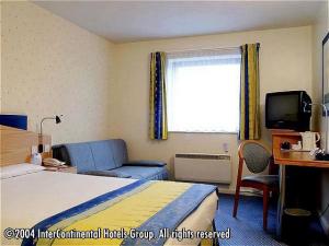 The Bedrooms at Express By Holiday Inn London City