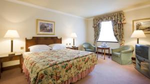 The Bedrooms at Mercure Last Drop Village Hotel and Spa