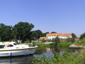 Wayford Bridge Inn Hotel