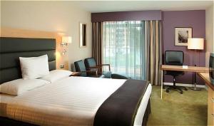 The Bedrooms at Holiday Inn London Brentford Lock