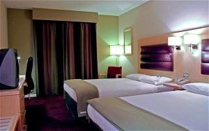 The Bedrooms at Holiday Inn London Brentford Lock