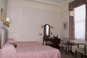 The Bedrooms at Best Western Lansdowne Hotel