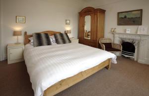 The Bedrooms at Lakes Lodge