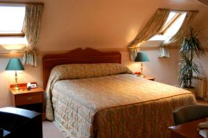 The Bedrooms at Duxford Lodge Hotel