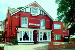 The Bedrooms at Rosscourt Hotel - Guest House