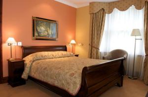 The Bedrooms at Old Tollgate Restaurant And Hotel