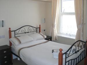 The Bedrooms at The Senarth (With Off Street Parking)