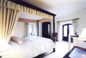 The Bedrooms at Bath Lodge Hotel