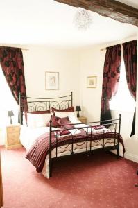 The Bedrooms at The George At Brailes