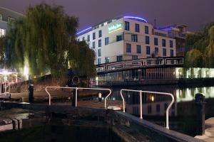 The Bedrooms at Holiday Inn London Camden Lock