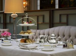 The Bedrooms at The Lanesborough, A St. Regis Hotel