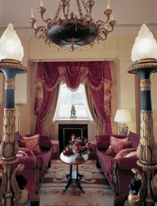 The Bedrooms at The Lanesborough, A St. Regis Hotel