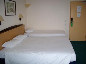 The Bedrooms at Campanile Hotel - Birmingham