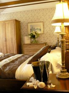 The Bedrooms at Oakthorpe and Lamplighter Bar