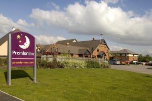 The Bedrooms at Premier Inn Barnsley (Dearne Valley)