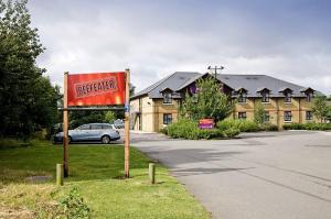 The Bedrooms at Premier Inn Bedford (Priory Marina)