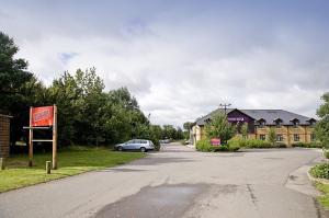 The Bedrooms at Premier Inn Bedford (Priory Marina)