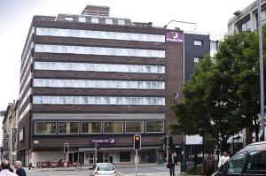 The Bedrooms at Premier Inn Glasgow Argyle Street