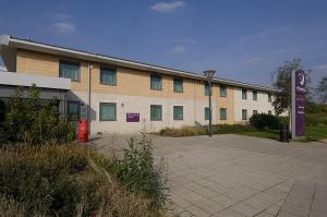 The Bedrooms at Premier Inn Birmingham M6 Toll