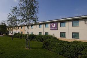 The Bedrooms at Premier Inn Birmingham M6 Toll