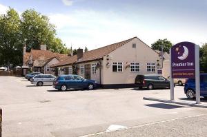 The Bedrooms at Premier Inn Bracknell (Twin Bridges)