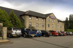 The Bedrooms at Premier Inn Bradford North (Bingley)