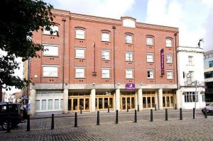 The Bedrooms at Premier Inn Bristol City Centre (King St.)