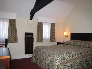 The Bedrooms at The Golden Fleece