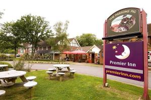 The Bedrooms at Premier Inn Crawley (Pound Hill)